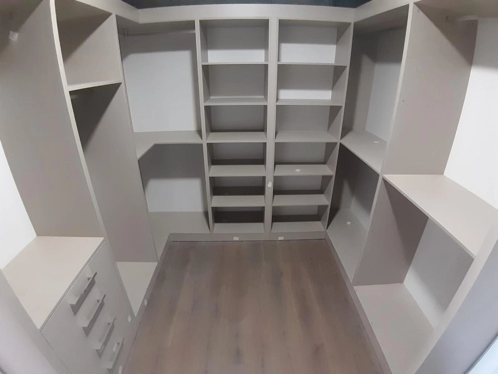 Fonksiyonel Giyinme Dolabı